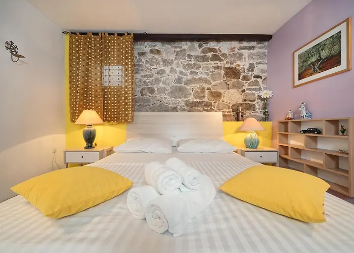 Family Hotel: Poetry House