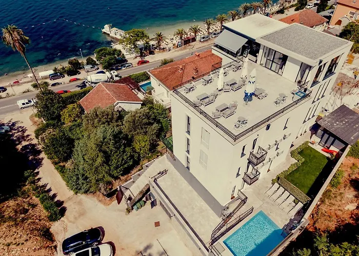 Guest house: Skyview Apartments