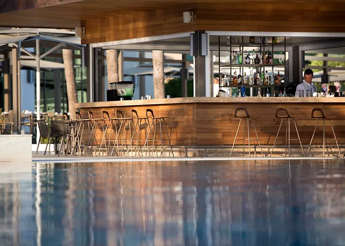 Acanthus Cennet Barut Collection