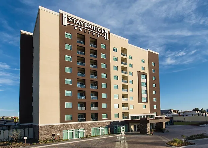 Hotels with tennis Staybridge Suites Puebla By Ihg
