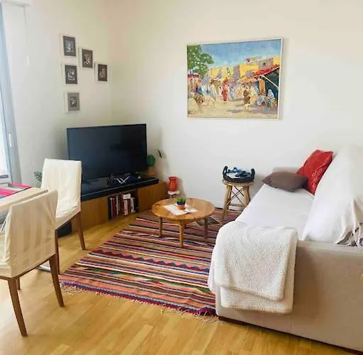Homestay Private Room Only, Spacious Room In A Lovely Central Appartment