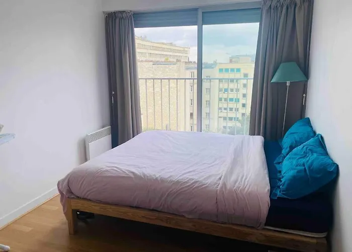 Homestay Private Room Only, Spacious Room In A Lovely Central Appartment