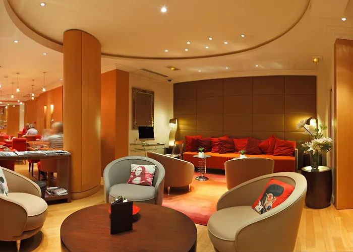 Hotel with pool: Westside Arc De Triomphe Hotel