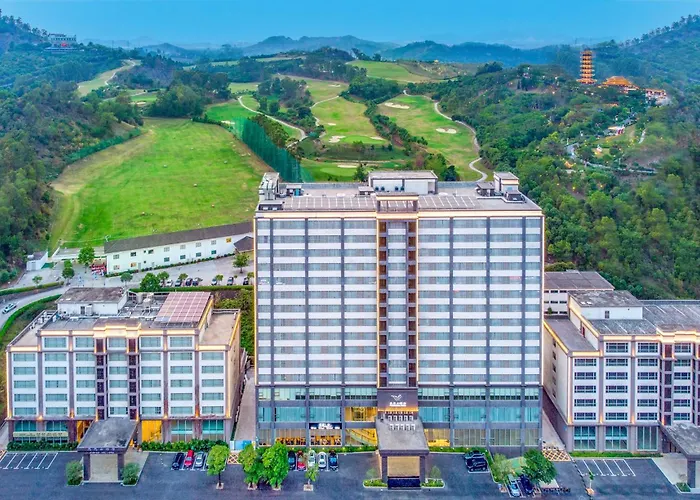Golf hotel: Phoenix Hill Hotel Dongguan - Golf Course Shop