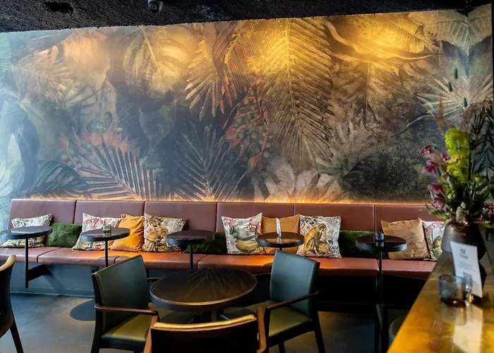 Lodge: Vintage Apartment Hotel