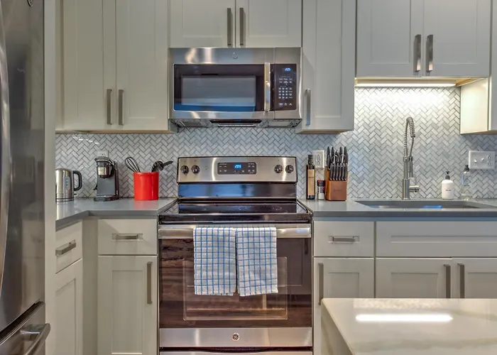 Luxury hotel only: Kasa Forest Park St Louis