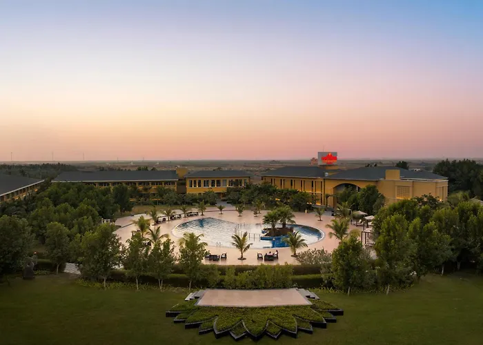 Hotel with pool: Hawthorn Suites By Wyndham Dwarka