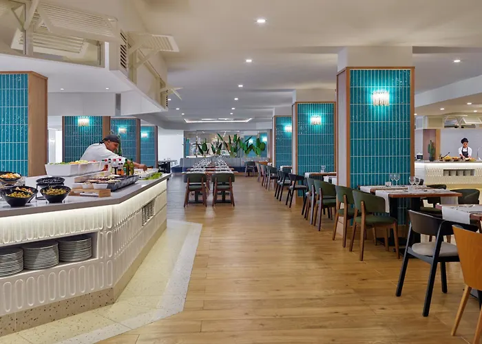 Beach hotel: H10 Conquistador