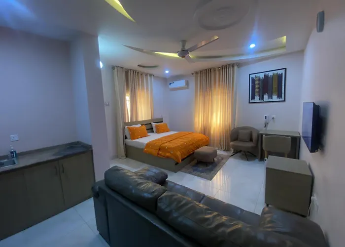 C7 Hazelwood Residence & Suites