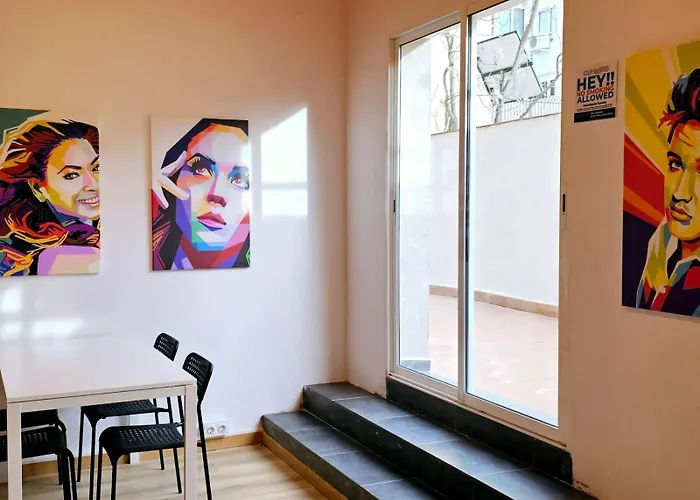 Hostel: Arc House Pop Art