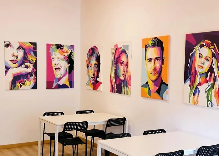 Hostel: Arc House Pop Art