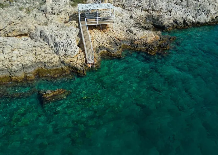Beachfront Sari Villa With Private Swimming Pool