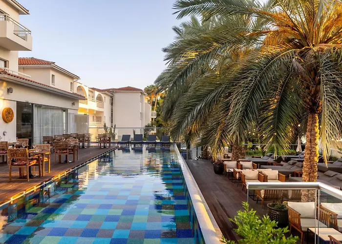 Hôtel Ping Pong: King Jason Paphos - Designed For Adults By Louis Hotels