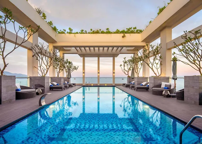 Family Hotel: Paris Deli Danang Beach Hotel