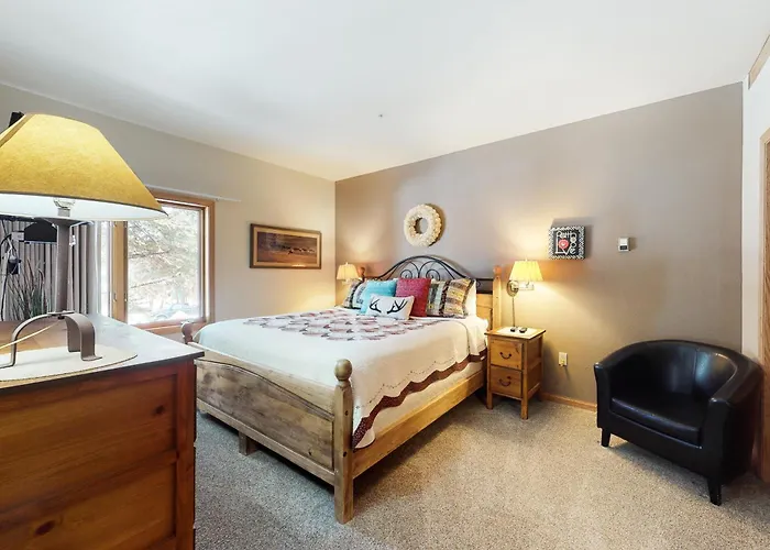 Vacation home: Antlers Lodge #11