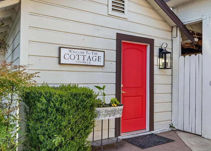 Pet Friendly hotel: Cinnamon Bear Creekside Inn