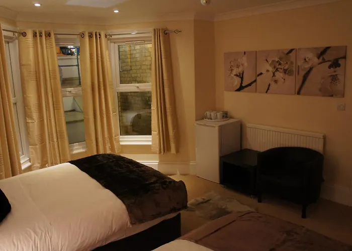 Hotel with view: Sapphire Hotel London