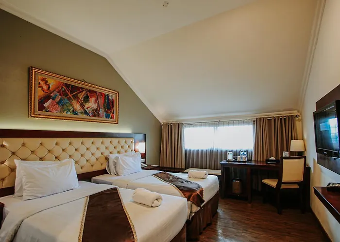 Central hotel: Hotel Salak The Heritage Bogor