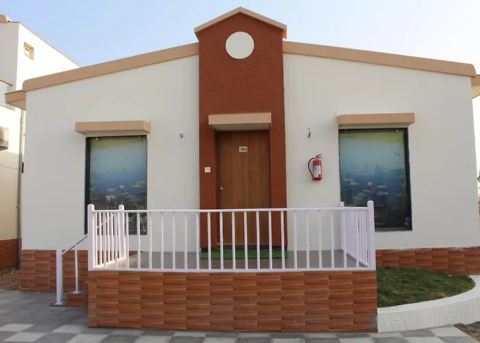 Family Hotel: Flamingo Club And Resort Una 3 Km Away From Diu Check Post