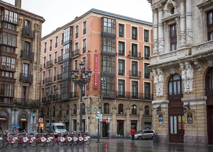 Hotels with pool Petit Palace Arana Bilbao