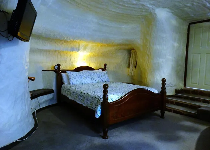 Hotel with view: Di'S Dugouts