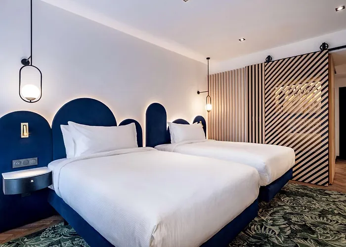 Pet Friendly hotel: Doubletree By Hilton Nice Centre Iconic