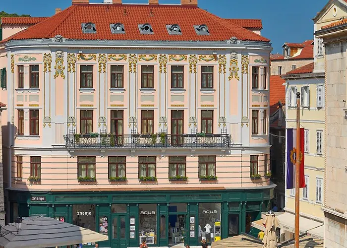 Royal Piazza