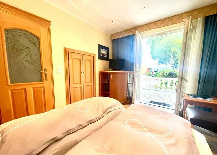 Vakantiehuis: Yacht- , Und Reisemobilhafen "Historisches Faehrhaus" Wendenschloss
