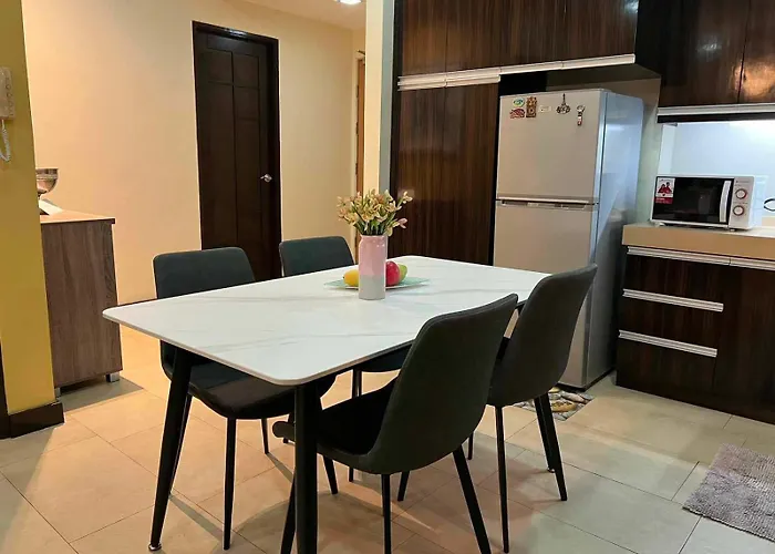Guest house: Tripleview Two Adriatico Place One Bedroom Facing Manila Bay