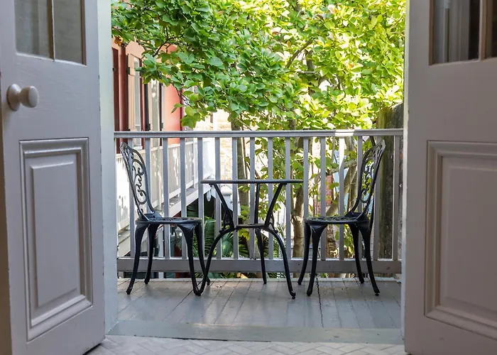 Hotels Close to Airport On St. Peter, A French Quarter Guest Houses Property