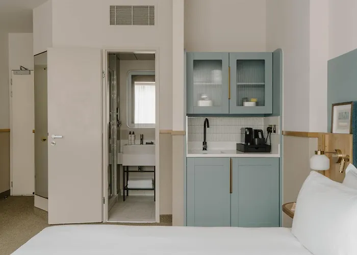 Dog friendly hotels Club Quarters St Paul'S, London