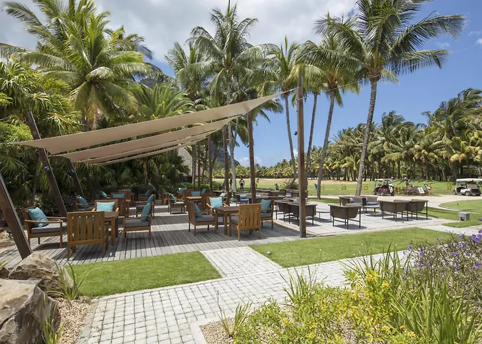 Paradis Beachcomber Golf Resort & Spa