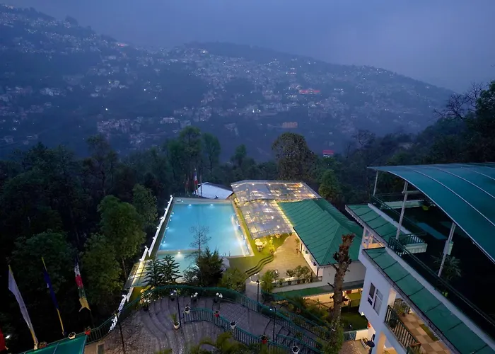 4 star hotel: Treenz Hotel