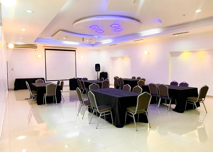 Hotel with pool: Hotel Mar Azul