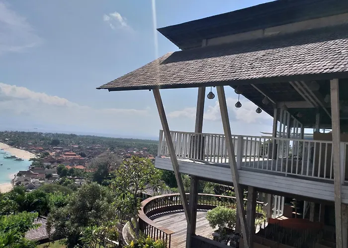 4 star hotel: Jenggala Hill