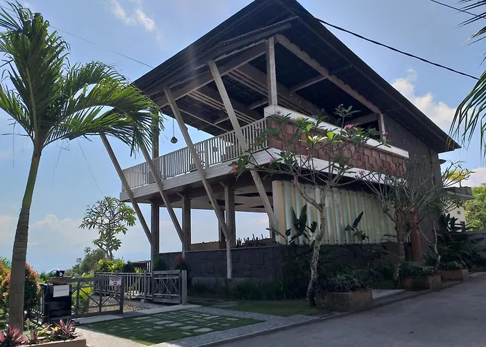 4 star hotel: Jenggala Hill