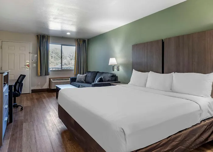 Motel: Econo Lodge Portland Airport