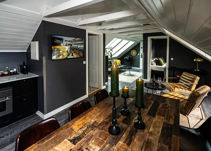 Lodge: Vintage Apartment Hotel