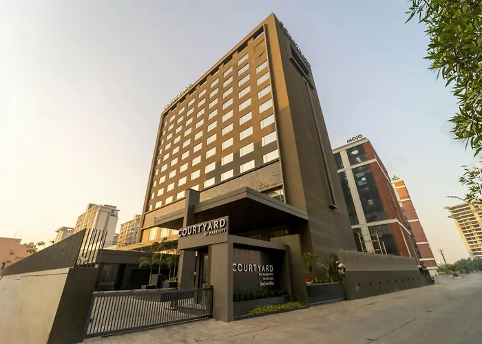 Courtyard By Marriott Vadodara