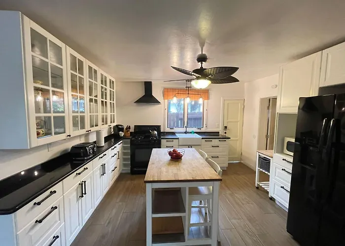 Private Villa: Redwood Hollow Cottages