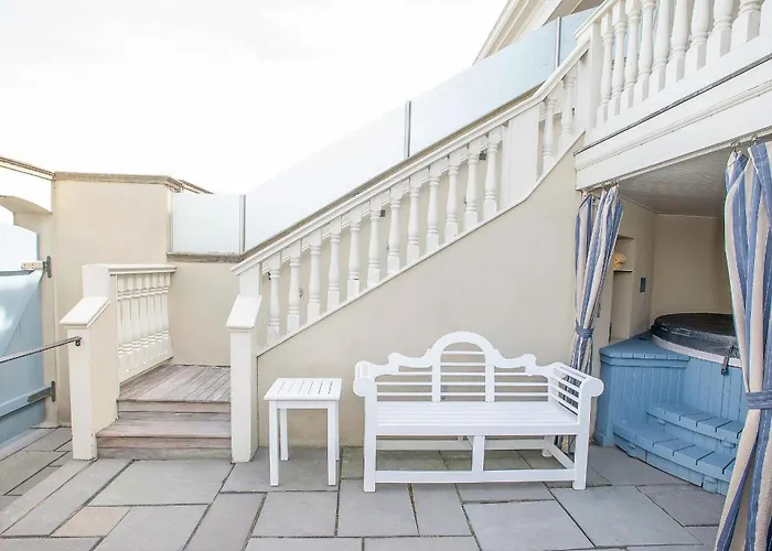 Luxury hotel only: The Chanler At Cliff Walk