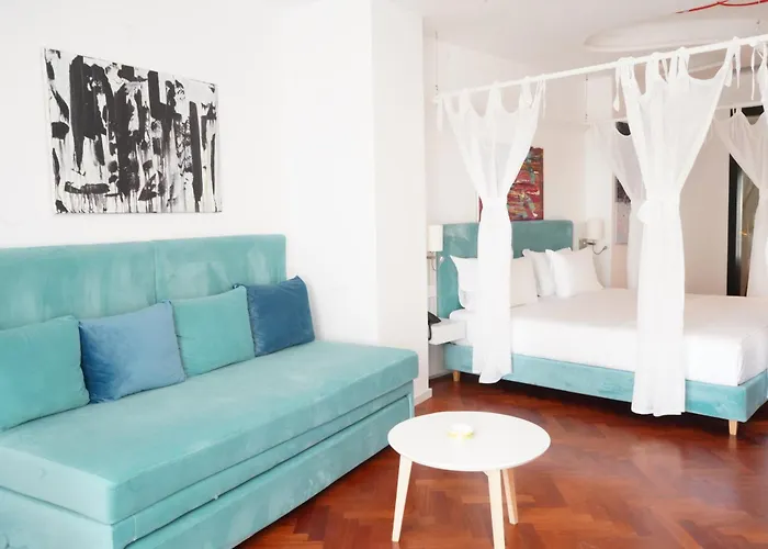 Bougainville Bay Hotel