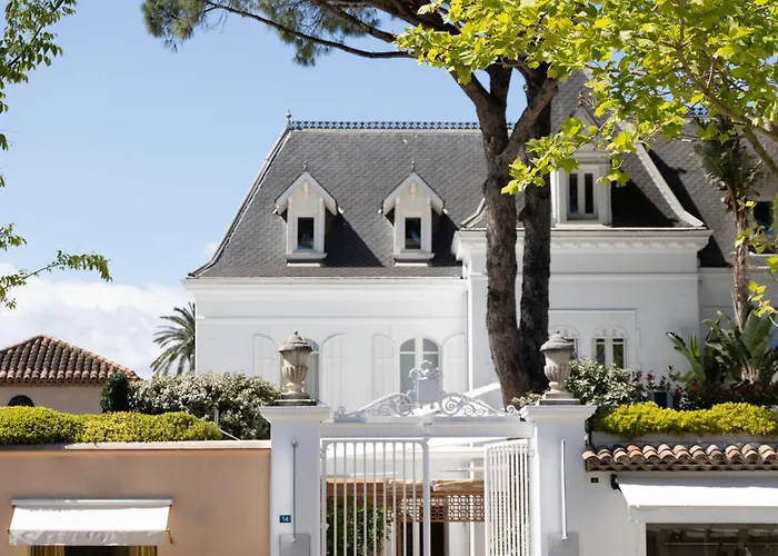 3 sterren hotel: White 1921