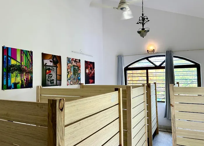 The Hostels Lifespace- Tailor Made For Working Professionals- Luxurious Twin Bungalow With Cowork- Only 3 And 4 Share Rooms
