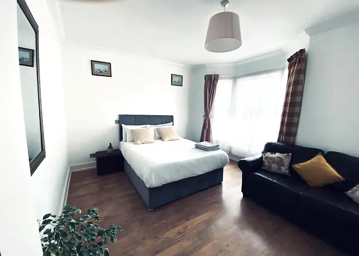 Hotel with Tennis: Luxury Guest House