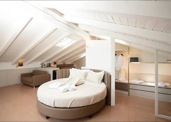 Hotel Jacuzzi: Hotel Lady Mary