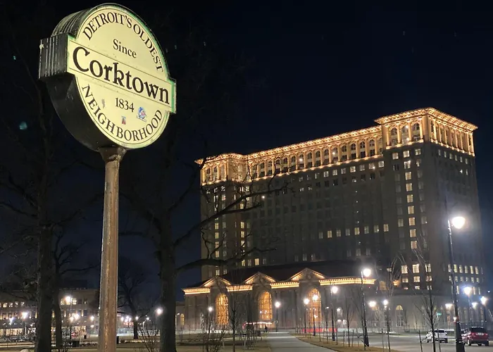Family Hotel: Trumbull And Porter - Detroit Downtown