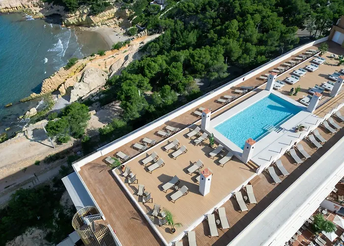 Beach hotel: Hotel Cala Font