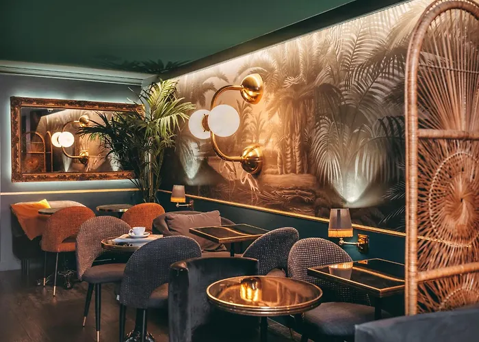 Snob Hotel