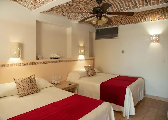 Cheap hotel: Las Flores Beach Resort